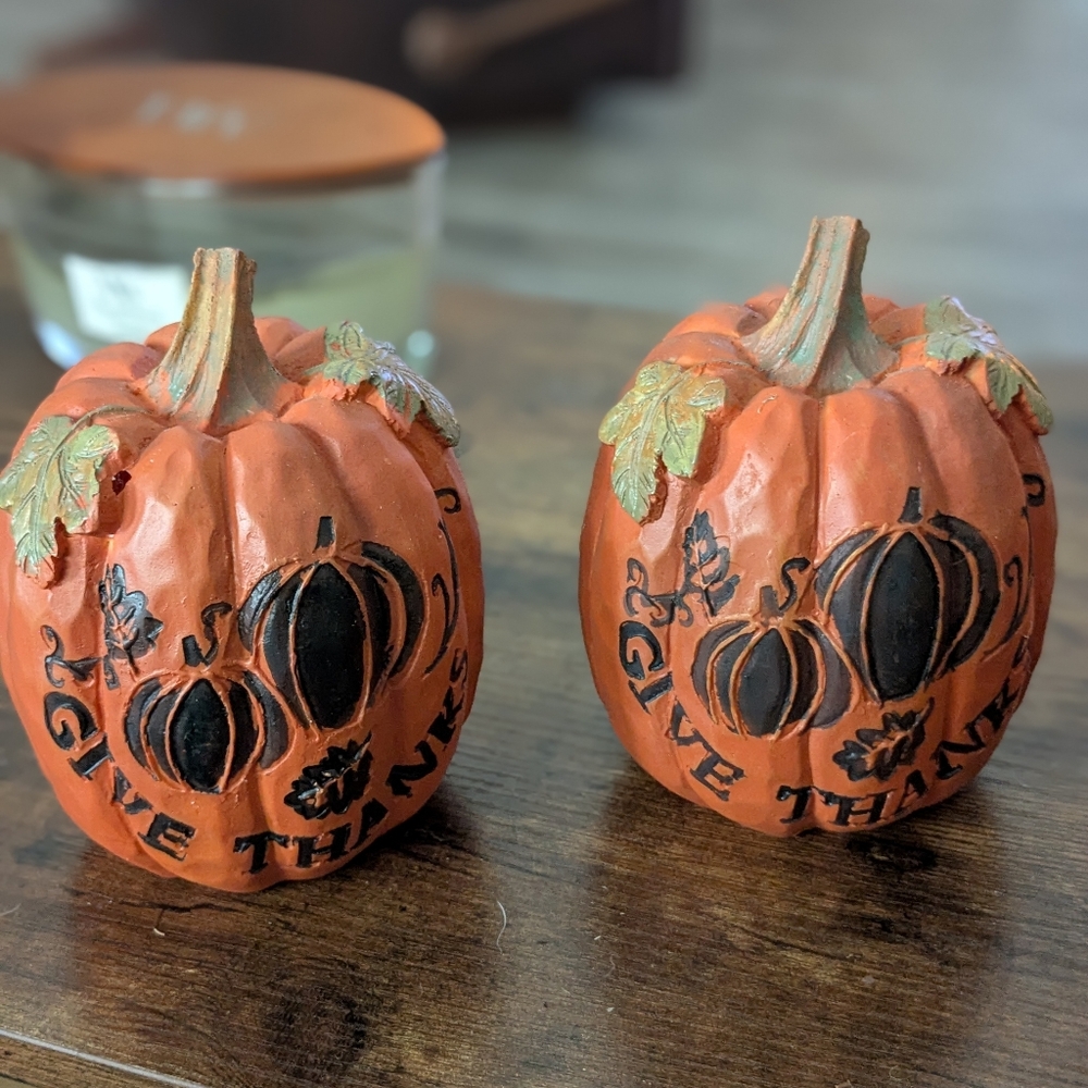 3 Orange Pumpkin Decor with 'Give Thanks' Design - Picture 1 of 2